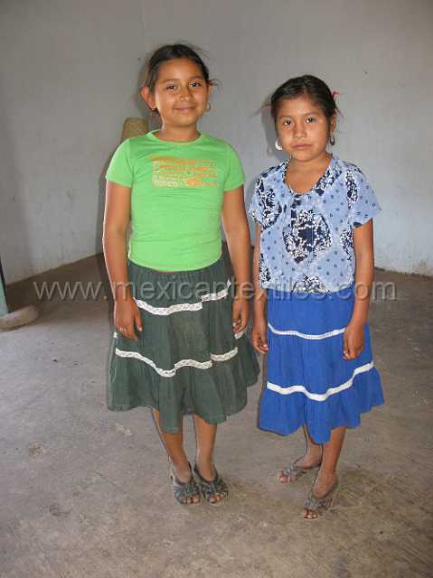 cora_girls.JPG - Village of Cora Indian with examples of town, mountains, people, costume, textiles, costume and spiritual life
